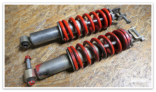 手前のが届いたヤツ